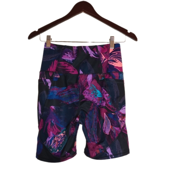 🔴 SALE All in Motion 2 piece set- Sports bra and Biker Shorts - Picture 4 of 7